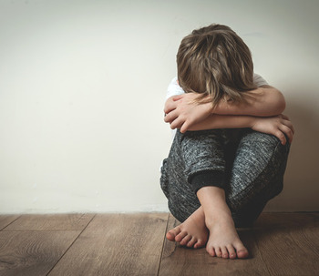 Les conséquences psychologiques du rejet des parents sur les enfants : comprendre les effets à long terme