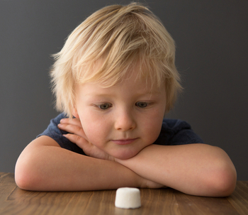 Le test du marshmallow : un test pour les enfants