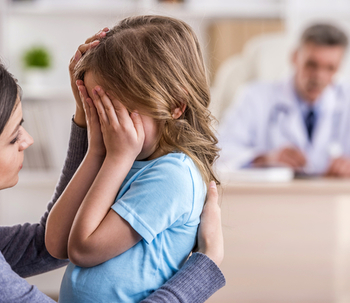 Mon enfant pleure chez le médecin, que faire ?