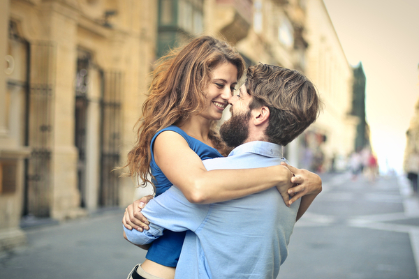 10 habitudes des couples dans une relation forte et saine