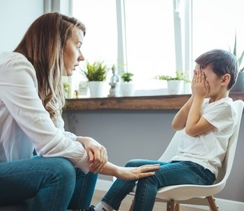 4 façons dont les traumatismes infantiles peuvent affecter à l'âge adulte