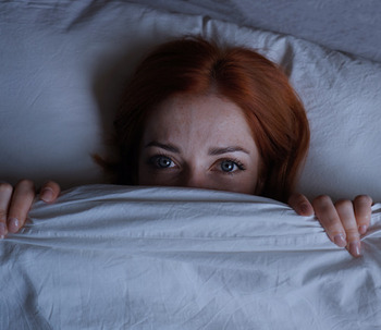 6 symptômes de l'anxiété nocturne : comment calmer une crise d'angoisse la nuit ?
