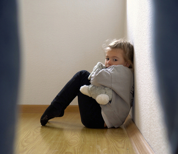 L'abandon infantile : les conséquences des dépendances de l'adulte