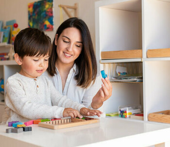 Qu'est-ce que la méthode Montessori ? 8 Caractéristiques de ce modèle scolaire