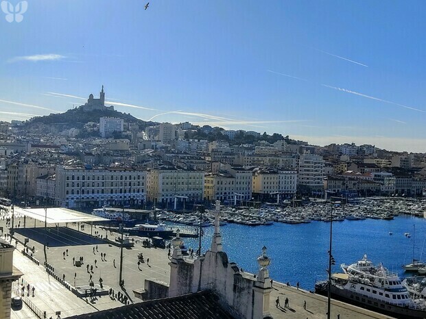 Cabinet donnant sur le Vieux Port de Marseille