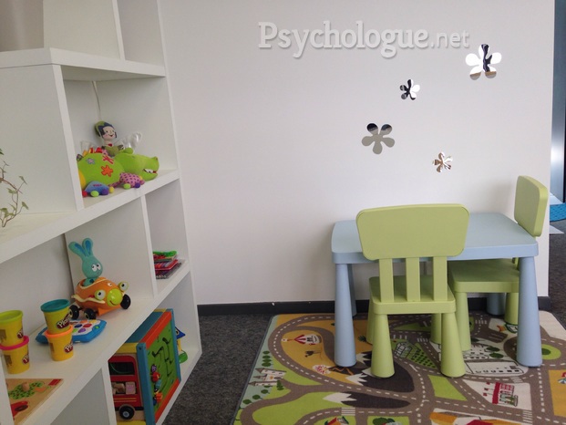 Le cabinet: espace enfants, médiation jeux,dessin