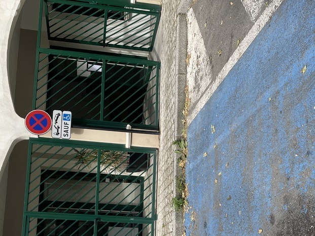 Place de parking réservée aux PMR