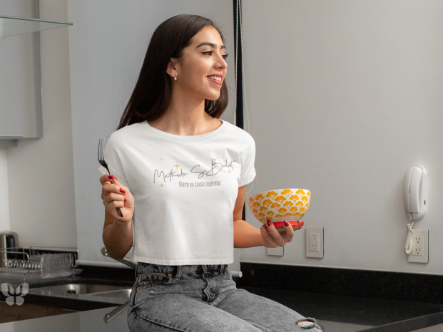 crop-top-mockup-of-a-young-woman-eating-a-healthy-breakfast-32754.png