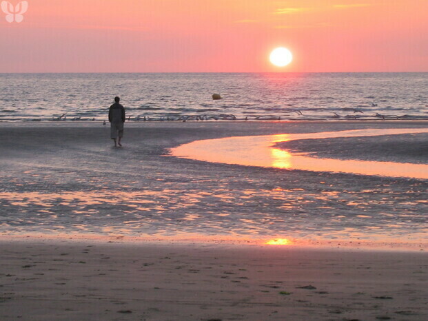 Coucher de soleil sur une plage normande